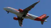EasyJet-Pilot schlägt Alarm: Schlägerei an Bord – Flug umgekehrt