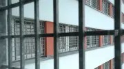 Empörung: Sexualstraftäter in Frauengefängnis verlegt – Richter kritisiert Gesetz