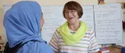 Engagiert im Kirchsteigfeld: Angelika Wehlte bringt Geflüchteten Deutsch bei
