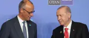 Erdogan schenkt Merz und Starmer scharfe Revolver bei Nato-Gipfel
