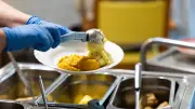 Essen im Pflegeheim: Kritik an Qualität und Fertigprodukten wächst