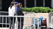 Ex-Soldat zündet Brandsatz vor ICE-Behörde in New York – Festnahme