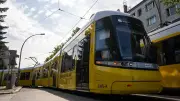 Extralange BVG-Tram „Urbanliner“ startet im Fahrgastbetrieb in Berlin