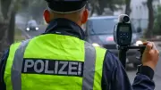 Fahranfänger mit 201 km/h auf Bundesstraße erwischt – Führerschein weg