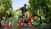 Fahrradtraining für Senioren: Bremsen ist die größte Herausforderung