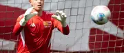 FC Augsburg verpflichtet Junioren-Nationaltorhüter Tom Wisbereit