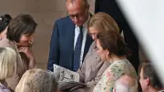FC Bundestag: Parlamentskicker holen EM-Titel – Klöckner präsentiert Sammelalbum