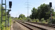 Feuer legt Bahnstrecke Köln-Düsseldorf lahm: Sperrung bis Samstag