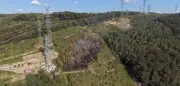 Feuerwehr rettet zehn Monteure bei Waldbrand im Sauerland