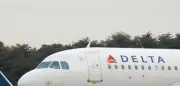 Feuerwerk trifft Passagierflugzeug nahe Chicagoer Flughafen