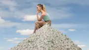 Finanzexpertin: Warum zu viel Geld auf dem Konto Ihnen finanziell schadet