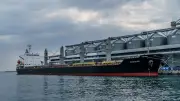 Frachter bei russischem Raketenangriff auf Odessa beschädigt – Newsblog