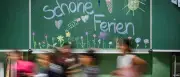 Geschenke für Lehrer: Regeln, Ideen und rechtliche Grenzen zum Schuljahresende