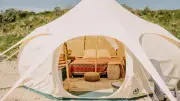 Glamping: Luxus-Camping erobert den Urlaubsmarkt – Rekordzahlen 2025