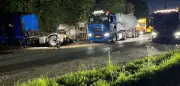 Gülle-Unfall in Mönchengladbach: Lkw-Auflieger umgekippt – Straße stundenlang gesperrt