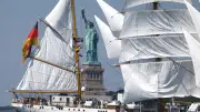 Gorch Fock: Nachfahren von NS-Opfern werden in New York eingebürgert