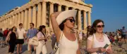 Griechenlands Tourismusboom: Zentralbank warnt vor Klimawandel und Übertourismus