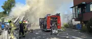 Großbrand auf Recyclinghof in Berlin-Reinickendorf: Feuerwehr im Einsatz