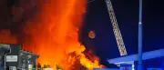 Großbrand auf Stuttgarter Großmarkt: Millionenschaden und Großeinsatz