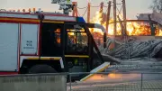 Großbrand bei Holzbaubetrieb in Eberhardzell: Löscharbeiten dauern an