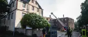 Großbrand zerstört Dachstuhl von Schloss Wallhausen – Hotelgäste evakuiert