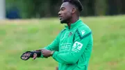 Hannover 96: Bundu muss wegen Handbruch Autogramm mit links geben