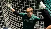 Hannover 96: Neuer Torwart Loretz startet mit Bratpfanne