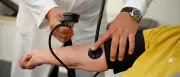 Hausärzte warnen vor massiven Kürzungen durch Warkens Gesundheitsgesetz