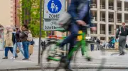 Hessens Verkehrswende: Auto bleibt öfter stehen, Rad und Bahn legen zu