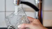 Hitze lässt Trinkwasser verkeimen: Bakterien-Alarm in ganz Deutschland