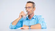 Hitzewelle: Dr. Riedl warnt – Ein Glas Cola täglich schadet Frauen