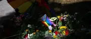 Hunderte gedenken in Saarbrücken der Opfer von CSD-Anschlag