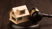 Immobilien-Erbe mit Schulden: Ausschlagen oder annehmen?
