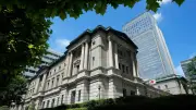 Japans Notenbank hält Zins stabil und signalisiert weitere Erhöhungen