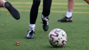 Kinderfußball in der Oberpfalz: Nachbarin behält Ball – Polizeieinsatz