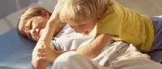 Kinderkonflikte ohne Gewalt lösen: Expertin gibt Tipps
