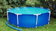 Klares Wasser im Pool: Kein Garant für Keimfreiheit