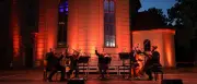 Klassikkonzert am Weberplatz trotzt Wetter und Klangproblemen