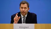 Klingbeils Haushaltstricks: Milliardenlücke geschlossen, aber Probleme verschoben