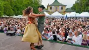 Kocherlball in München: 12.000 tanzen im Regen – Bewerbung als Kulturerbe