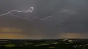 Kräftige Gewitter und Unwettergefahr in Nordrhein-Westfalen am Freitag