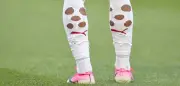 Löcher in Stutzen und pinke Schuhe: WM-Kuriositäten erklärt