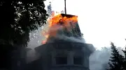 Leerstehende Villa in Wuppertal steht in Flammen – Feuerwehr im Großeinsatz