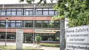 Lehrerin nach 17 Jahren krankgeschrieben klagt gegen Ruhestand