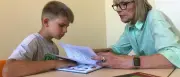 Lesementoren: Wie Ehrenamtliche Kindern beim Lesenlernen helfen