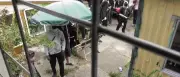 Linksradikale stürmen linkes Zentrum in Berlin-Hellersdorf