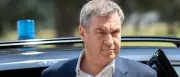 Markus Söder mit Tomate beworfen: Angreifer von LKA überwältigt