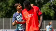 Martínez umarmt Boniface: Bayer-Stürmer lächelt wieder