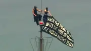 Maskierte klettern auf Empire State Building für Heiratsantrag