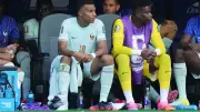Mbappé mit Eispack am Knöchel: Frankreich-Star muss ausgewechselt werden